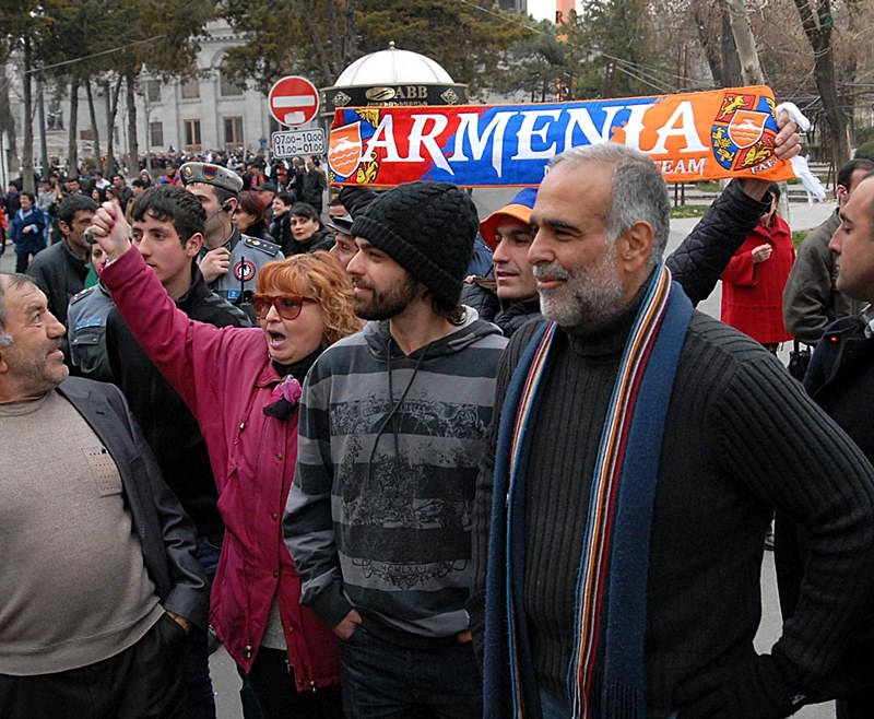 Քաղաքացիական խորհուրդներ եւ ֆուտբոլ Ազատության հրապարակում
